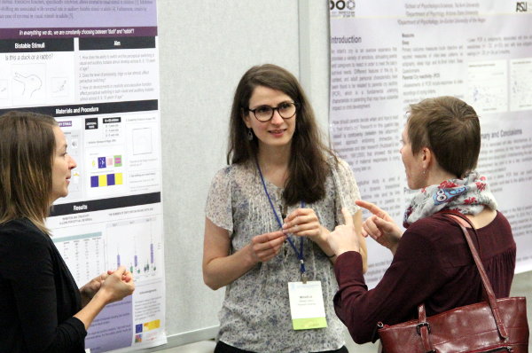 Mihaela Taranu discussing her results at SRCD